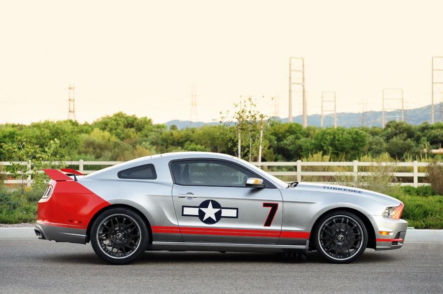  Ford Mustang Red Tails 2012 года  (фото 3 из 18)